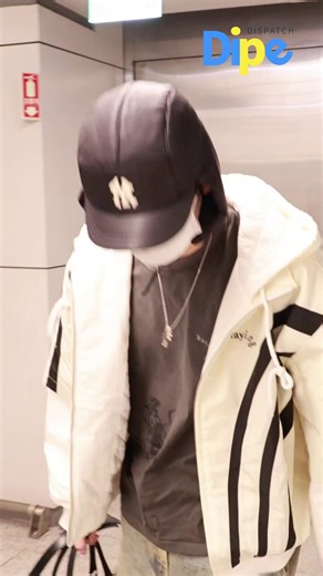 Giving a gift and getting shy… so sweet 😭🎁🫣 Heartwarming 🥹💙✨ #TWS #투어스 #kpop #dispatch Vote for your bias. Chang the ranking! 👉https:// www.dipebeta.app/ | dispatch news