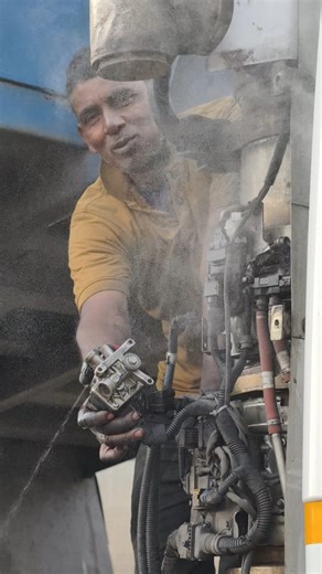 Diesel Works on Instagram: "Urea Dosing Valve Cleaning | DEF System Fix 💧#UreaDosingValve #DEFSystem #DieselMechanic #TruckRepair #SCRSystem ViralReel"