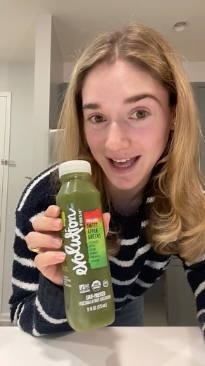 Welcome back to week 3 of trying and reviewing a different green juice from @evolutionfresh every week in celebration of National Green Juice Day! This week’s juice: Sweet Apple Greens🍏 | Evolution Fresh