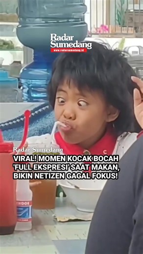 Sebuah video yang merekam tingkah kocak seorang bocah perempuan saat sedang makan mendadak jadi perbincangan hangat. Bocah tersebut mencuri perhatian karena menunjukkan beragam ekspresi wajah yang sangat dramatis dan tidak biasa di depan kamera. ​Awalnya, ia tertangkap kamera memberikan tatapan mata yang sangat tajam dan sinis ke arah perekam seolah merasa terganggu saat sedang asyik makan. Kelucuan berlanjut saat ia meminum es teh dengan mata melotot lebar yang membuat siapa pun melihatnya past