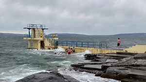 687K views · 1.3K reactions | The wind is starting to pick up in Salthill at the moment ... a Status Yellow wind warning comes into effect at 9pm (until 9pm Friday) with mean speeds of 50-65km/h and gusts of up to 110km/h expected. | Connacht Tribune - Galway City Tribune | Facebook