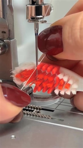 Don't struggle with threading your sewing machine needle! 🧵 This game-changing toothbrush hack from Alejandra Meza will make it a breeze. #Sewing #Quilting #SewingHack #SewingTips #ThreadingNeedle #SewingMachine #SewingTricks #DIY #LifeHack #SewingMadeEasy #CosturaFacil #TrucoDeCostura #SewingCommunity #Sewist #IloveSewing #BeginnerSewing #SewingTutorial #SewingProject #CreativeSewing #SewSmart | Quilt Patterns PDF