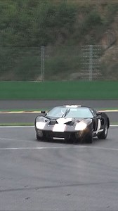 206K views · 6.7K reactions | A absolute Le Mans legend, the GT40 • • #ford #fordgt40 #fordmotorsport #fordlemans #gt40 #fordgt #lemansclassic #24hoursoflemans #lemans #peterauto #fblifestyle #motorsportphotography #motorsports #historicracing #enduranceracing #lemansclassic #spafrancorchamps #fordv8 | lemans15 | Facebook