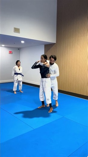 A calm moment, a rear grab, then one clean, controlled response. #jiujitsu #coralgables #miami