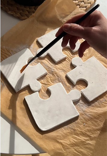 DIY Puzzle Cup Mat 🧩 made from air dry clay. ✨For decoration I used simple napkins and varnish clay. ✨Save this idea and try to recreate it. Comment „Puzzle