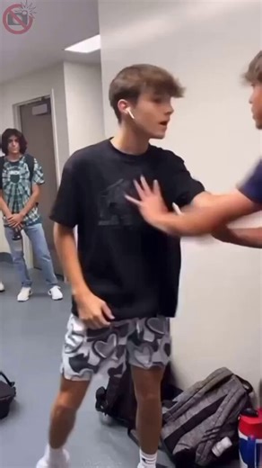 Crazy locker room fight at school
