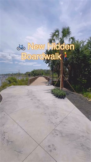 🚶🏽‍♀️ New “Hidden” Boardwalk on The South Bank 🚲 Part of the RiversEdge development on the South Bank includes a number of parks, but also there is a completed boardwalk along the St. Johns, which includes some good partially shaded scenery 🌳. Note: the access closest to the St. Johns is closed, but the entrances near @arteajax is open. 📍: Across from 944 Broadcast Place | Hidden Jacksonville