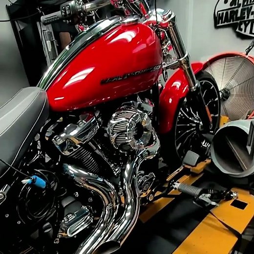 2026 Harley Breakout 117 on the dyno sounding sweet with the new pipes. #harleydavidson #harley #hd