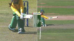 Big shout, and gone ☝️ Yorker from Fatima Sana, and Luus misses her pre-meditated sweep. | ICC - International Cricket Council