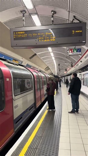 London Underground 🇬🇧 Shepherd’s Bush station, W12