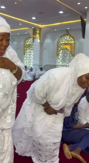 #islandersevents_parties_ was live in Surulere, Lagos, as Sisters In Love hosts Ramadan lecture and Iftar programme at Masjid Muhammad Rosulullah, Ogunlana Drive. The event features a lecture on “Betterment of Our Children” by Sheikh Al-Mukhtar Ibnu Bukhari Alayinla, as worshippers and guests, dressed in white, gather for prayers, spiritual reflections, and communal breaking of fast. Drawing strong participation from residents across Lagos, the programme highlights unity, faith, and community bo