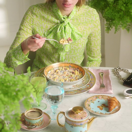 Start your day right with fresh colours for a fresh mood ☕️ Rosenthal meets Versace expands Le Jardin de Versace collection with new items. Different kinds of plates, cups and bowls complement your luxurious breakfast table. Le Jardin de Versace: https://www.rosenthal.de/en-de/collections/versace/dining-collections-/le-jardin-de-versace/ Versace #rosenthal #rosenthalmeetsversace #versacehome #versace #lejardindeversace | Rosenthal