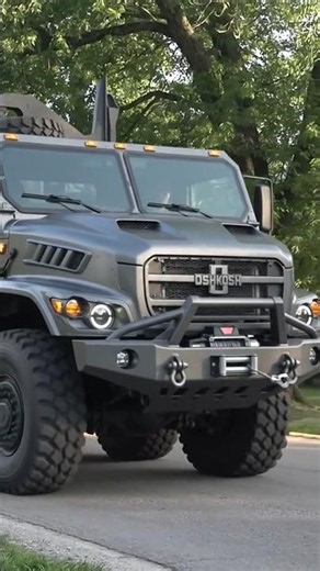 😱 Oshkosh HEMTT 8x8 – The Military Giant That Dominates Any Terrain! 🪖🚛