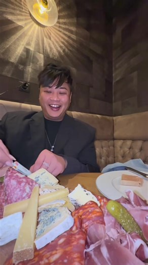 Dîner romantique avec foie gras et escargots