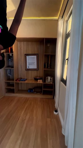 Remi Osifo on Instagram: "📍Places to visit in Nigeria: Landmark Upside-down House As the chief planner of my pre-departure December trip with my friends, I suggested the Landmark Upside Down House, and it lived up to its expectations. On arrival, we were taken to a room where the origin of the house was narrated to us. The kids had a long list of questions, which I totally agreed with; however, I found it to be well put together for the plot 😅 It was a 30-minute tour of the two floors. Our tou