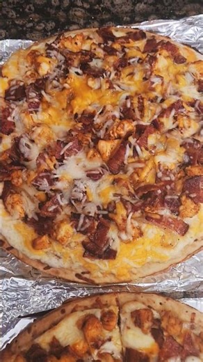 What's Cooking With Belle? Juicy Chicken Bacon Cheddar Ranch Pizzas with "IN~ N~Out" Sauce😋👍