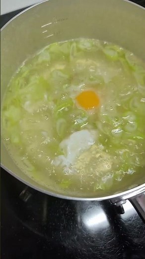 ほっと沁みる…落とし卵がとろ～り旨いみそ汁
