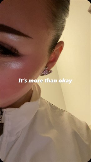 Kaja on Instagram: "sehr wichtiger reminder - man muss nicht immer nur funktionieren und das kann man auch garnicht, der Körper ist keine Maschine. Damit auch mein Neujahresvorsatz, mehr auf den eigenen Körper zu hören. „be in sync with your body“ Routinen helfen mir immer sehr mit allem klarzukommen. Über Weihnachten etc. konnte ich die nicht wirklich einhalten, hat sich sehr auf meine Laune ausgewirkt, bin meinen Erwartungen an mich selber nicht gerecht geworden, Resultat daraus: mir ging’s lo