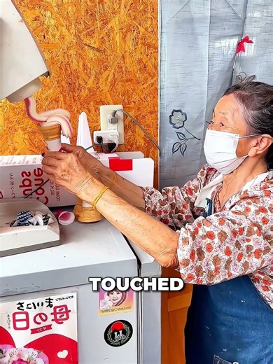 Her Imperfect Ice Cream Swirls Made Thousands Line Up 🥹 #kindness #viral #shorts