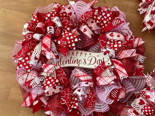 Red and White Valentine Wreath, Seasonal Front Door Accent, Romantic February Home Decor - Etsy