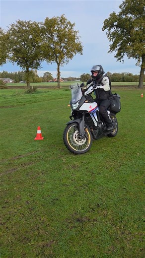 De Allroad Basic Training, een goede basis voor al het aankomende avontuur! Oefening opbouwen, tips, houding alles komt erbij. Zet jij stap 2? #BERRT #MakeLifeARide #meerplezieroffroad #MotorTraining | BERRT Reizen en Trainingen