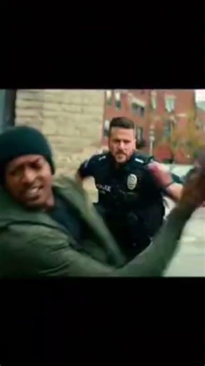 man tries to run with cop chasing him 😨😨😨 #run #cop #robber #thief #likeandsub