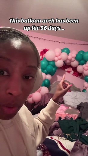 Idk what she put in these balloons but this arch is EXCELLENT! 🩷💚