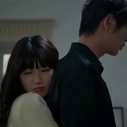 The little white rabbit has fallen in love with the big bad wolf!😍#Affinity #炽热吸引 #JinFang #YuxinCui #YijunWang #cdrama #chinesedrama #YOUKU #优酷 | Youku