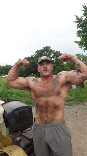JD Miller on Instagram: "Hopefully the next time this thing breaks down is closer to my shop. 😅 #farmer #tractorpulling #farmwork"
