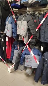 17K views · 400 reactions | Vue la limitation d'audience de la page je vous attends sur Rien à cacher ☝️☝️☝️☝️ Manteaux pour enfants : "non essentiel" Pyjamas pour enfants "essentiel" | Le complotiste | Facebook