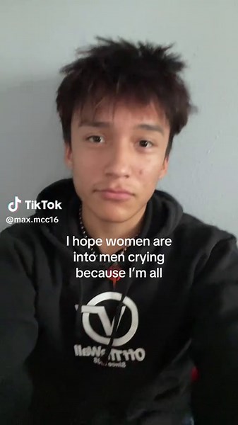 I can cry on demand and I’m very sensitive who want me😼 | crying guy