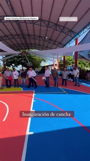 Inauguración de la plaza cívica de la escuela Cuauhtémoc en Santa Catarina Mechoacan Oaxaca