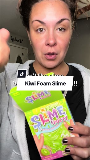 This kiwi foam slime is hands-down one of the coolest sensory toys I’ve seen 🍏💚 The texture is SO satisfying — fluffy, stretchy, and packed with those tiny crunchy bits that make slime lovers lose their minds. Why this one is a win 👇 🍏 Super soft foam slime texture 🍏 Stretchy slow pull = instant calm 🍏 Fun DIY slime experience for kids 🍏 Great sensory play for stress relief & focus 🍏 Perfect gift for slime-obsessed kids It’s giving science experiment meets sensory play, and it keeps kids