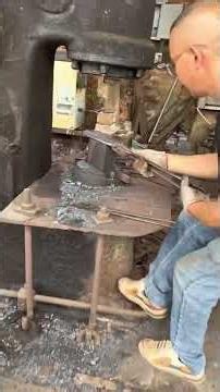 [Episode 2] The small steel balls inside the large bearing can all be made into knives!