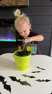 HALLOWEEN SCIENCE 💚 how fun & SPOOKY was this activity! How to make: 🖤 poke holes in a styrofoam cup 🖤 add 1/2 cup baking soda 🖤 use a black latex glove to fit over the top of the cup 🖤 add some tape to secure the glove 🖤 put your cup into a flower pot (ps make sure there are no holes in the bottom like mine had 😂) 🖤 add in dirt to cover the cup completely 🖤 slowly pour vinegar around the dirt and watch what happens! ✨ #scienceforkids #scienceexperiments #halloweenactivities #kidactivit