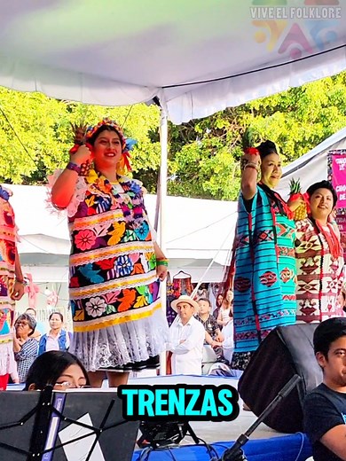 Poema de Flor de Piña Presencia de Oaxaca oficial con el Grupo de Danza Raíces Oaxaqueñas en Puebla.