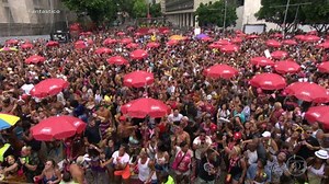 Blocos arrastam multidões no Rio e em São Paulo na despedida do carnaval