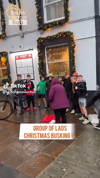Fair play to these lads 😂 👏🏻 #ukfunny #britishhumour #britishfunny #busking #englishchristmas