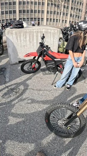 Does @17robby got work?