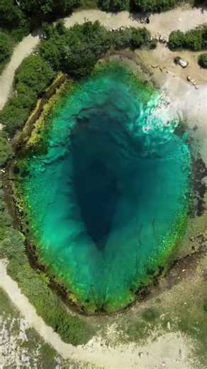 Discover the Breathtaking Croatian 'Eye of the Earth'! A Magical Karst Spring | Subscribe Now! 探秘克罗地