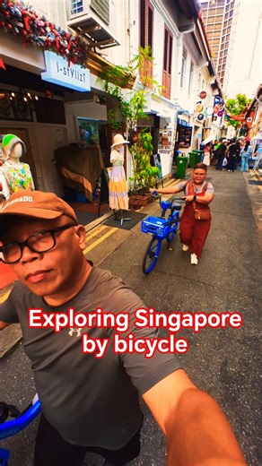 Exploring Singapore by bicycle 🚲🇸🇬 #travel #shorts