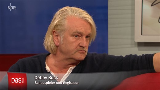 6.6K views · 67 reactions | "Ich liebe das Frühjahr. Wenn alles aufbricht, dann muss ich raus, irgendwas machen“ - kaum war die Saat drin, da ist Regisseur und Schauspieler Detlev Buck auch schon quasi direkt vom Feld aufs Rote Sofa gekommen: https://1.ard.de/Detlev_Buck | DAS! im NDR Fernsehen | Facebook