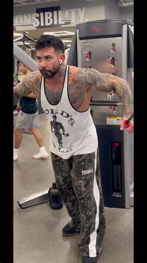 MohawkMuscles (@mowhawkmuscles)’s videos with original sound - MohawkMuscles