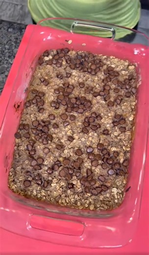 Healthy breakfast bars made in just one pan for easy mornings
