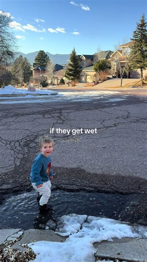 sensory experiences (getting wet, sticky, muddy, etc) are good for the nervous system and it’s best to stay calm - even if it makes us crazy that they’re messy. this will help kids to be desensitized to different textures and learn self-regulation when something feels uncomfortable. try not to make a big deal if they get wet/messy/muddy/sticky/etc and just teach them… all we have to do is clean it off! #pediatricoccupationaltherapy #sensoryintegration #toddlerfun #puddles #toddleractivity