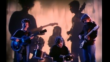 ＜歌詞和訳＞Boys Don’t Cry – The Cure　曲の解説と意味も | LyricList (りりっくりすと)