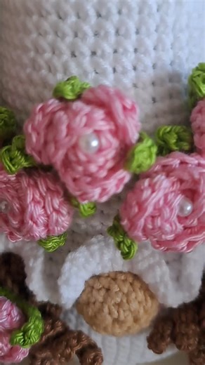 Bride, groom, and all the guests 😄 Wedding couple crochet pattern is available in the Mufficorn Etsy store. Or comment Pattern to get a direct link #standwithukraine #mufficorn #crochetpattern #crochetgnome #crocheting #crochetamigurumi #hækling #crochetgirlgang #crochetismytherapy #weddingcrochet #crochetlove #crochetgirlgang #gnomestagram #ganchilleando #crochetando | Mufficorn