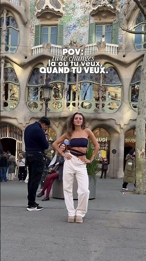 JE ME DESHABILLE EN PLEINE RUE?