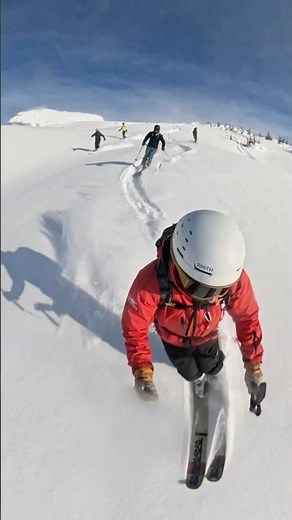 That’s the magic of heli‑skiing ✨🚁