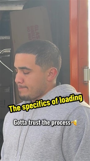 This is how movers operate when loading your furniture and boxes into the truck 🤦🏻‍♂️🤣🙌🏻 #Movers #MovingCompany #moving #moverslife